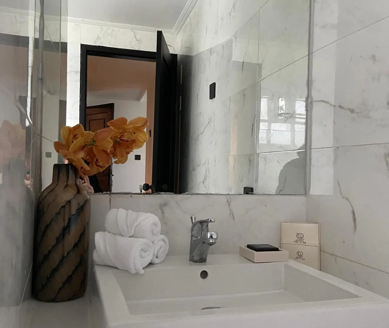 Luxury Serviced 3-Bedroom Flat In Vienna'S 1St District Apartment