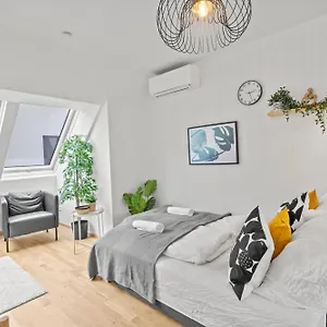 1 Min To Public Transport - 3 Min To Supermarket And Pharmacy - On-site Parking For 19,90 Eur شقة